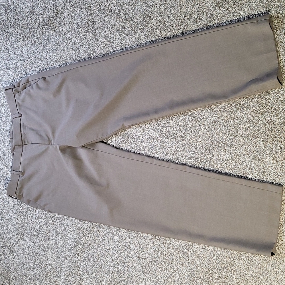 Van Heusen traveler dress pants. Size 34x32.